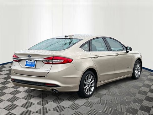 Used 2017 Ford Fusion SE image 5