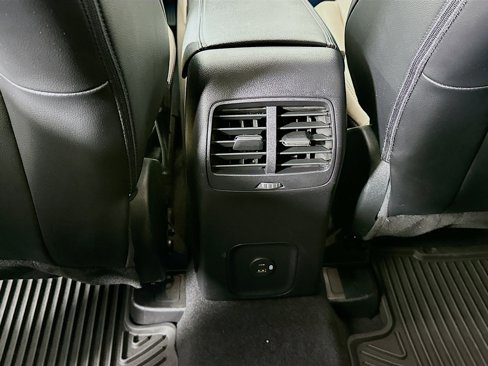 Used 2021 Ford Escape Titanium image 28