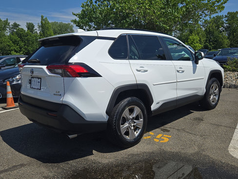 Used 2022 Toyota RAV4 LE image 6