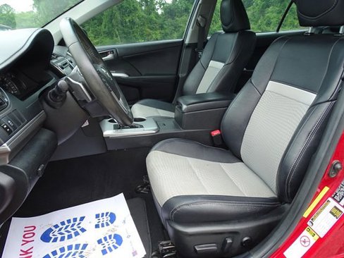 Used 2014 Toyota Camry SE image 18