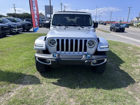 Used 2022 Jeep Wrangler Unlimited Sahara w/ Cold Weather Group image 2