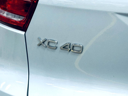 Used 2022 Volvo XC40 T5 R-Design w/ Advanced Package image 26