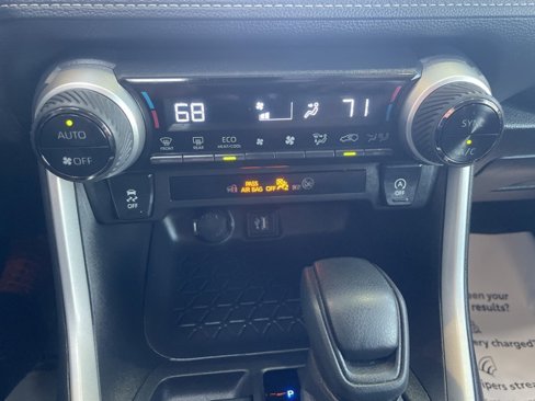 Used 2024 Toyota RAV4 XLE image 28