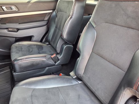 Used 2018 Ford Explorer XLT w/ Equipment Group 202A image 6