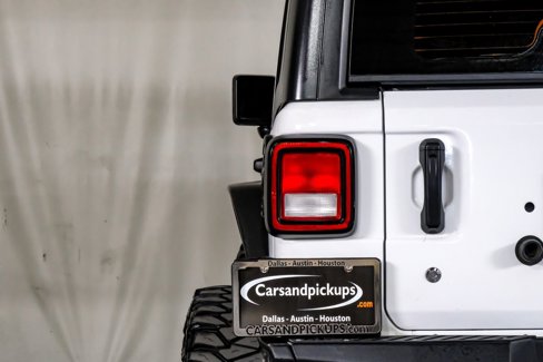 Used 2018 Jeep Wrangler Unlimited Sahara image 40