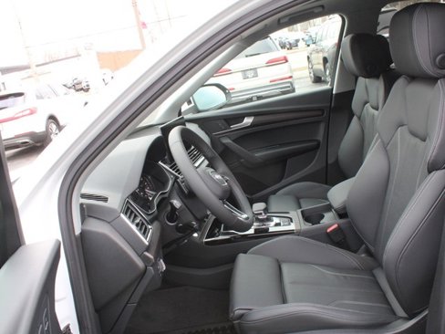 Used 2024 Audi Q5 2.0T Premium w/ Convenience Package image 15