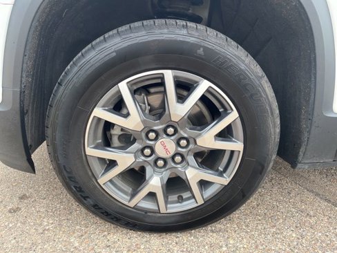 Used 2023 GMC Acadia SLT image 48