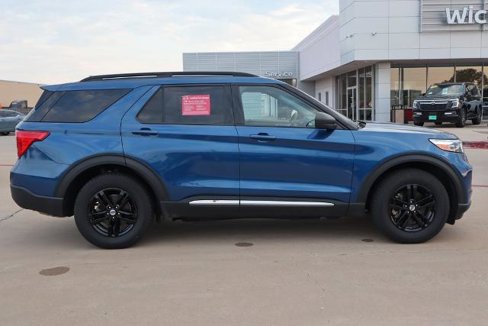 Used 2022 Ford Explorer XLT w/ Equipment Group 202A image 5