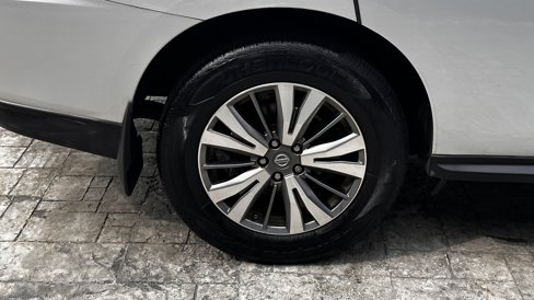 Used 2018 Nissan Pathfinder S image 17