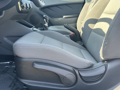 Used 2017 Kia Forte LX image 12
