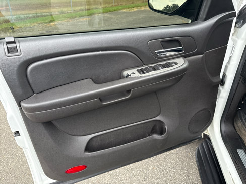 Used 2008 Chevrolet Suburban 2500 w/ Skid Plate Package image 13