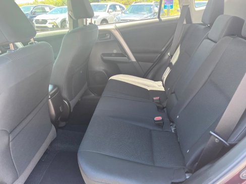 Used 2018 Toyota RAV4 LE image 20