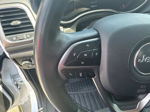 Used 2019 Jeep Grand Cherokee Laredo image 22