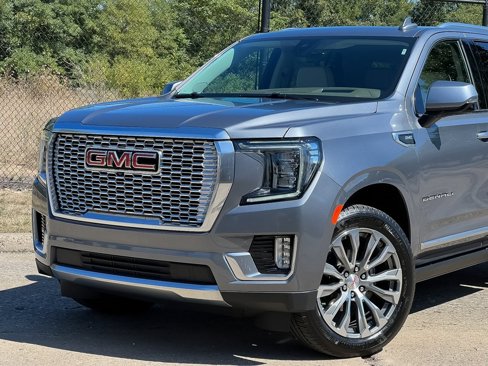 Used 2021 GMC Yukon Denali w/ Denali Premium Package image 2