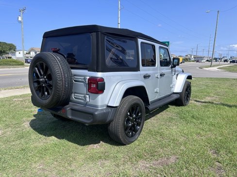 Used 2022 Jeep Wrangler Unlimited Sahara w/ Cold Weather Group image 7