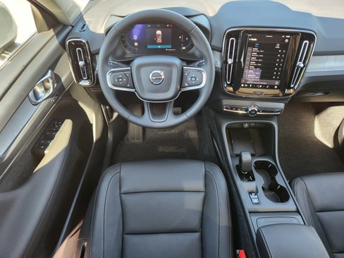 New 2025 Volvo XC40 B5 Core w/ Protection Package Premier image 15