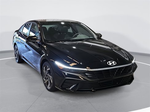 New 2025 Hyundai Elantra Sport image 3