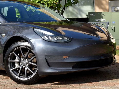 Used 2018 Tesla Model 3 Mid Range image 4