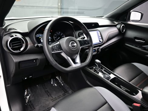 Used 2023 Nissan Kicks SR image 13