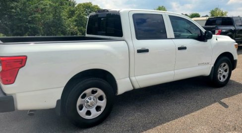 Used 2018 Nissan Titan S image 4