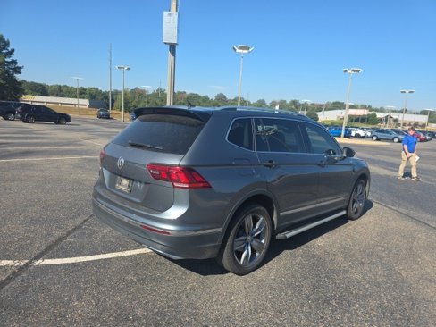 Used 2020 Volkswagen Tiguan SE image 3