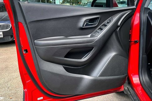 Used 2020 Chevrolet Trax LS w/ LPO, Cargo Package image 19