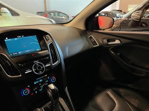 Used 2017 Ford Focus Titanium w/ Titanium Technology Package image 56