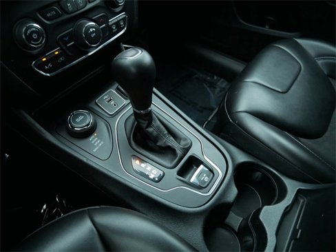 Used 2019 Jeep Cherokee Latitude Plus w/ Cold Weather Group image 23