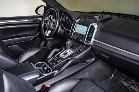Used 2016 Porsche Cayenne Turbo S image 14