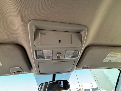 Used 2017 Nissan Titan SV image 30