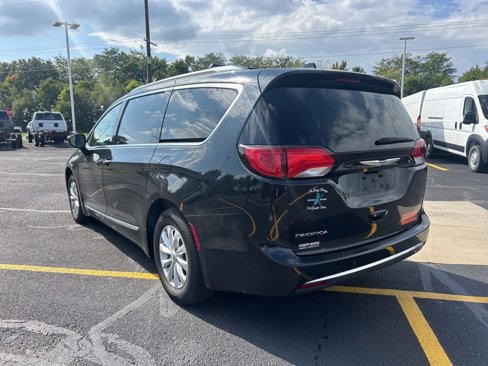 Certified 2018 Chrysler Pacifica Touring-L image 6