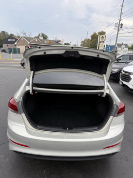 Used 2017 Hyundai Elantra SE image 16