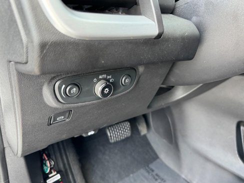 Used 2021 GMC Terrain SLT image 14