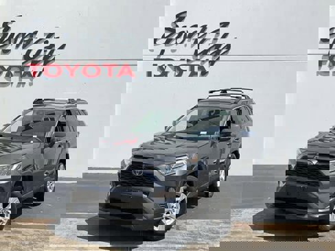 Used 2019 Toyota RAV4 XLE image 1