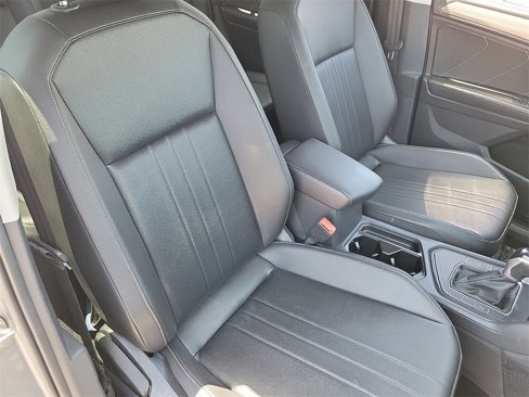 Used 2022 Volkswagen Tiguan SE image 19
