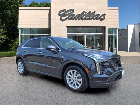Used 2022 Cadillac XT4 Luxury w/ Cold Weather Package image 9