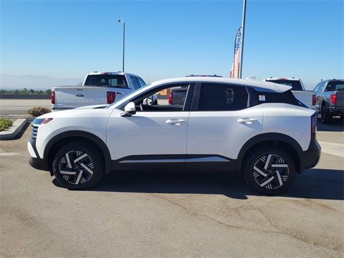 Used 2025 Nissan Kicks SV image 4