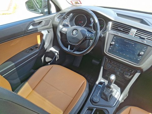 Used 2019 Volkswagen Tiguan SE w/ Panoramic Sunroof Package image 14