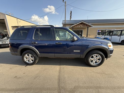 Used 2006 Ford Explorer XLT image 2
