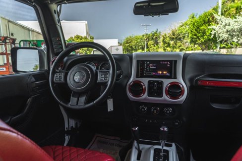Used 2017 Jeep Wrangler Unlimited Sahara w/ Connectivity Group image 18