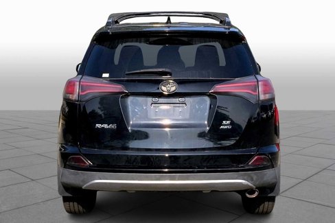 Used 2018 Toyota RAV4 SE image 4