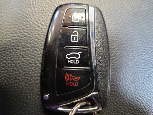 Used 2017 Hyundai Santa Fe Limited image 32