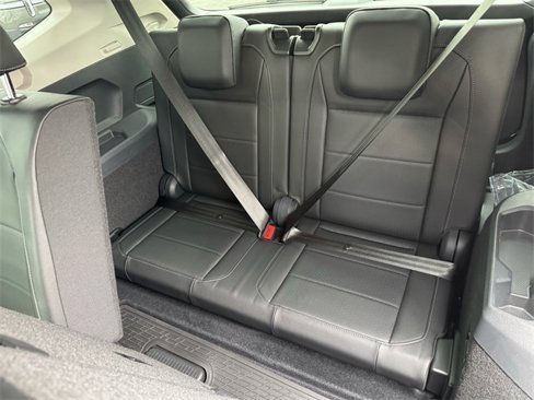 Certified 2019 Volkswagen Tiguan SE image 12