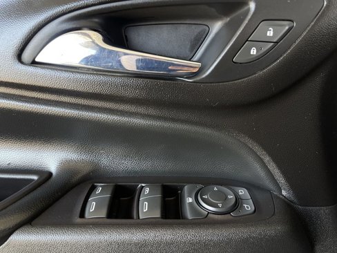 Used 2018 Chevrolet Equinox LT image 22