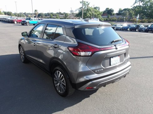 Used 2022 Nissan Kicks SV image 6