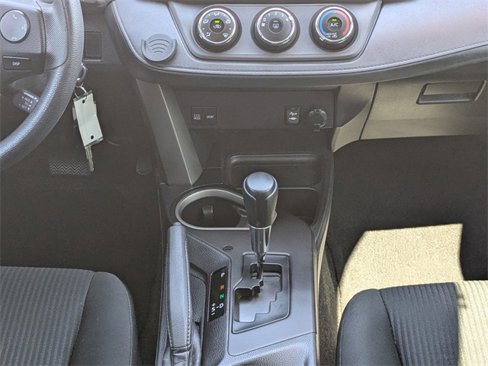 Used 2016 Toyota RAV4 LE image 18