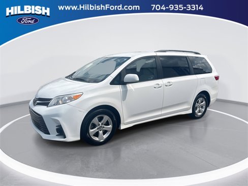 Used 2018 Toyota Sienna LE image 1