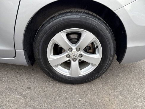 Used 2012 Toyota Sienna LE image 28