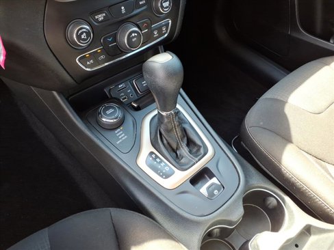 Used 2015 Jeep Cherokee Latitude image 15