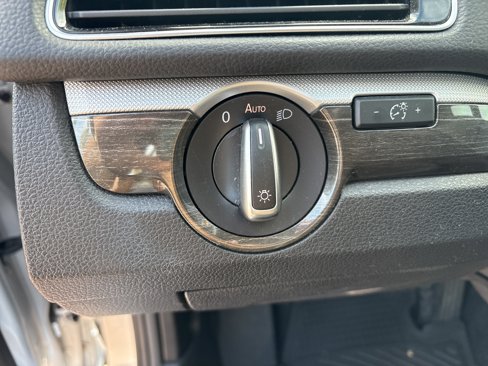 Used 2018 Volkswagen Passat 2.0T SE image 37